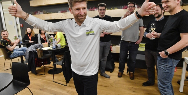 Чешские программисты бесплатно за выходные сделали сайт, на который министр хотел потратить 16 млн евро. Его уволили