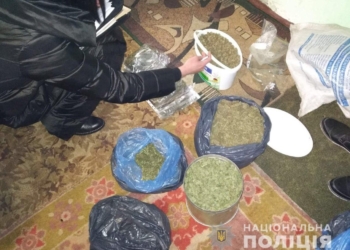 На Николаевщине у мужчины изъяли несколько ведер конопли (ФОТО)