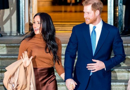 Сенсация в Лондоне: Меган Маркл и принц Гарри сложили с себя королевские полномочия