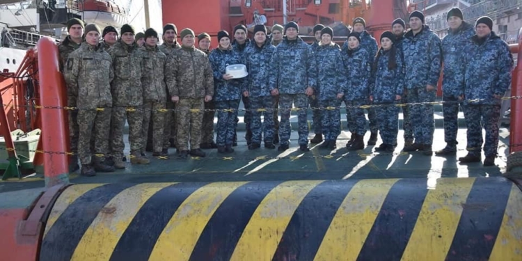 Есть и девушки: выпускники открытой в Одессе Водолазной школы ВМС получили свои сертификаты (ФОТО)