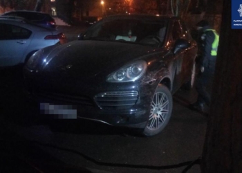 В Николаеве пьяная дама на Porsche совершила ДТП с пострадавшими и покинула место происшествия, но ее догнали патрульные (ФОТО)
