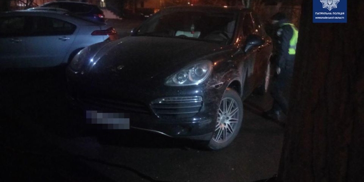 В Николаеве пьяная дама на Porsche совершила ДТП с пострадавшими и покинула место происшествия, но ее догнали патрульные (ФОТО)