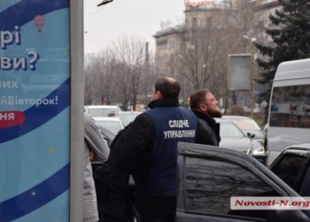 Обновлено. В центре Николаева большая группа полицейских задержала криминального авторитета “Осетра” (ФОТО)