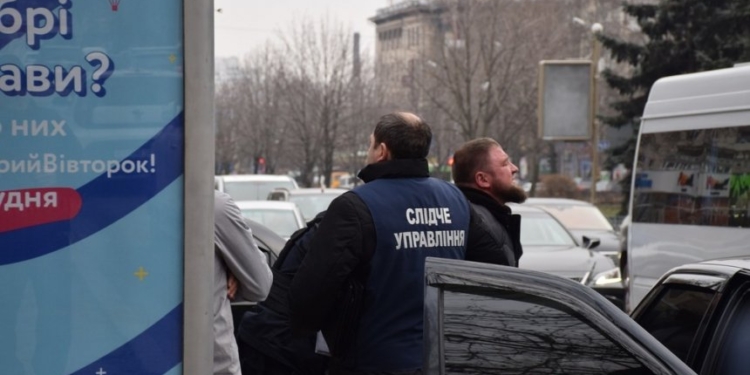 Обновлено. В центре Николаева большая группа полицейских задержала криминального авторитета “Осетра” (ФОТО)