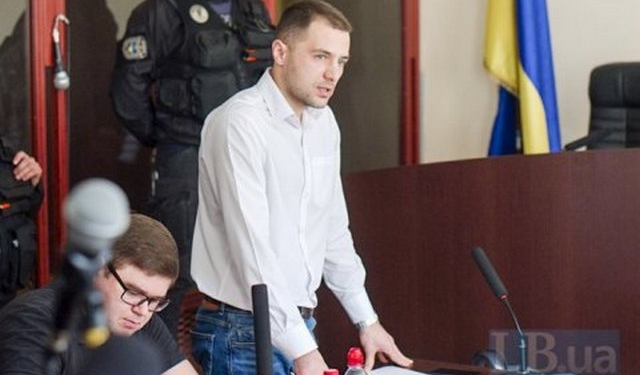 Трое подозреваемых в деле о закупках бронежилетов остались под домашним арестом