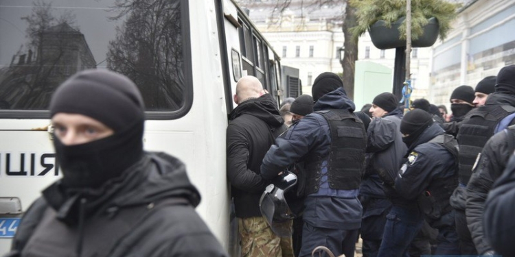 Стычка «левых» и «правых» в центре Киева: полиция задержала 11 человек (ФОТО)