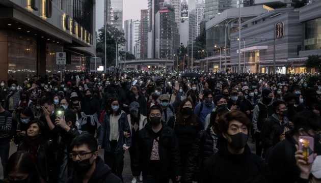 Тысячи демонстрантов вышли на улицы Гонконга в новогоднюю ночь 1