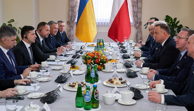 Зеленский заявляет о снижении “градуса эмоций” в исторических вопросах с Польшей (ВИДЕО)