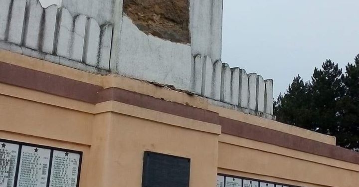 На Николаевщине обрушился фасад памятника погибшим во II мировой