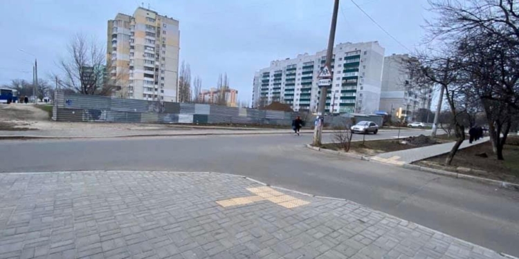 Прошли времена, когда нельзя было ни пройти, ни проехать. Департамент ЖКХ похвастался ремонтом тротуара на ул. Архитектора Старова (ФОТО)