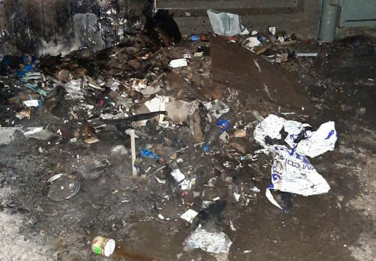 На Авангардной сгорел киоск из-за пожара мусора (ФОТО)