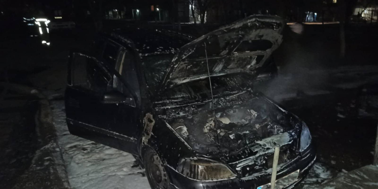 В Первомайске сгорел автомобиль Opel Astra. Причина пока неясна