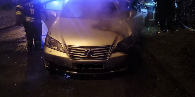 В Корабельном районе Николаева загорелся Лексус (ФОТО)