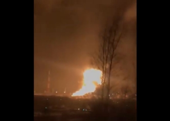 В РФ – взрыв и пожар на нефтеперерабатывающем заводе Лукойла (ВИДЕО)