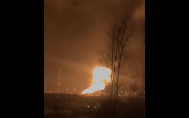 В РФ - взрыв и пожар на нефтеперерабатывающем заводе Лукойла (ВИДЕО) 1