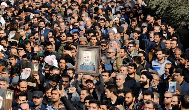 В давке на прощании с Сулеймани погибли десятки людей, похороны перенесли (ВИДЕО)