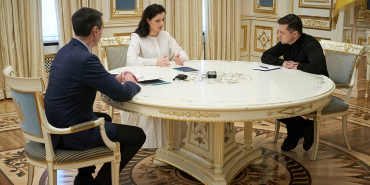 Зеленский срочно вызвал руководство Минздрава из-за китайского вируса