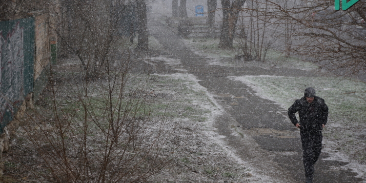 В Николаеве пошел снег (ФОТО, ВИДЕО)