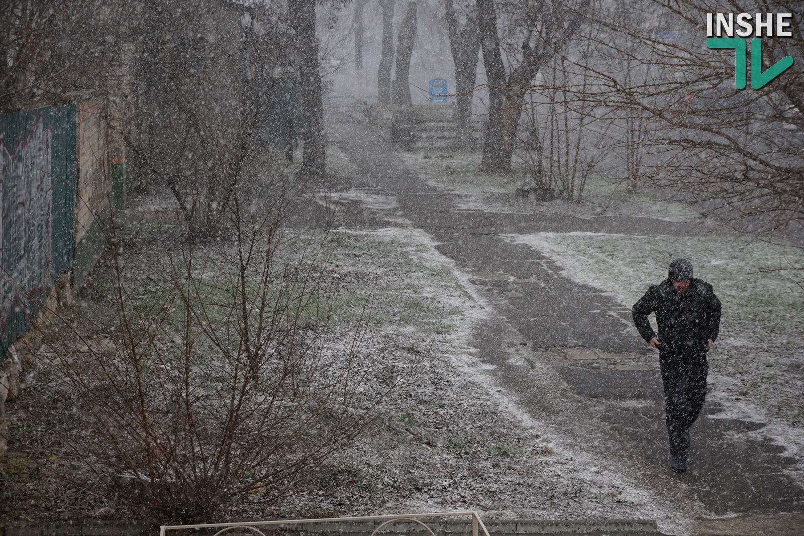 В Николаеве пошел снег (ФОТО, ВИДЕО)