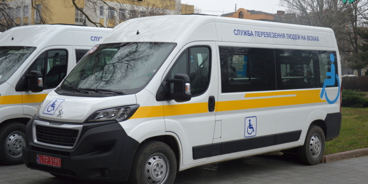 В Николаеве ОТГ передали 4 спецавтомобиля, оборудованных для перевозки людей с инвалидностью (ФОТО, ВИДЕО)