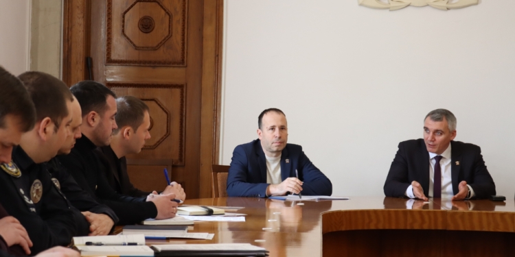 Без конкретики. Сенкевич посовещался с правоохранителями по вопросу нелегальных МАФов и актов вандализма в Николаеве (ФОТО)