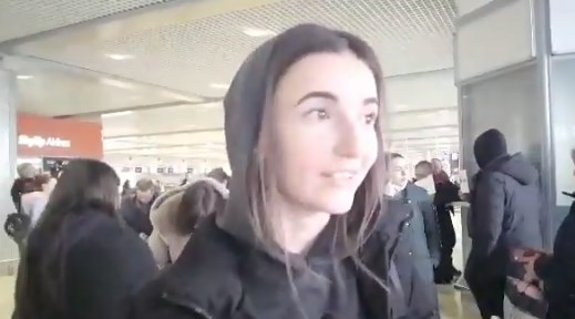 «Ожидали человека в скафандре»: в Украине приземлился самолет с туристами из Китая (ВИДЕО)