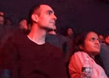 Американец заменил героев «Спящей красавицы» на себя и свою девушку, чтобы сделать ей предложение (ВИДЕО)