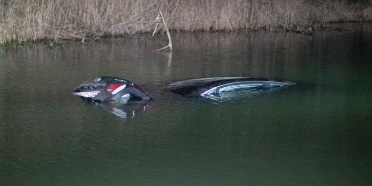 Под Киевом автомобиль с 9-летним ребенком упал в реку
