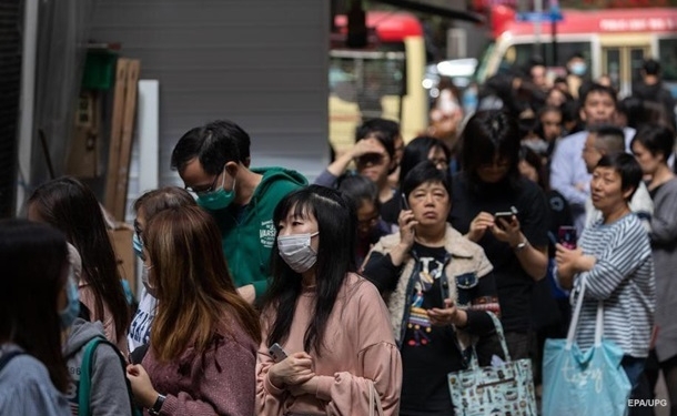 Число жертв коронавируса увеличилось до 80, жителям Уханя запретили выезжать за границу