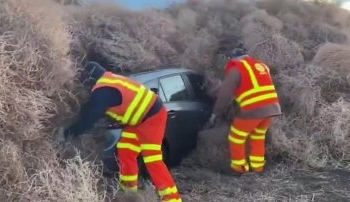 Перекати-поле на 10 часов заблокировало дорогу в США в новогоднюю ночь