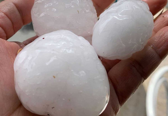 Новая напасть: в Австралии к пожарам прибавились ливни и град (ФОТО, ВИДЕО)