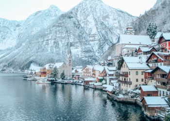 Власть австрийской деревни-прототипа мультфильма «Ледяное сердце» просит туристов не приезжать