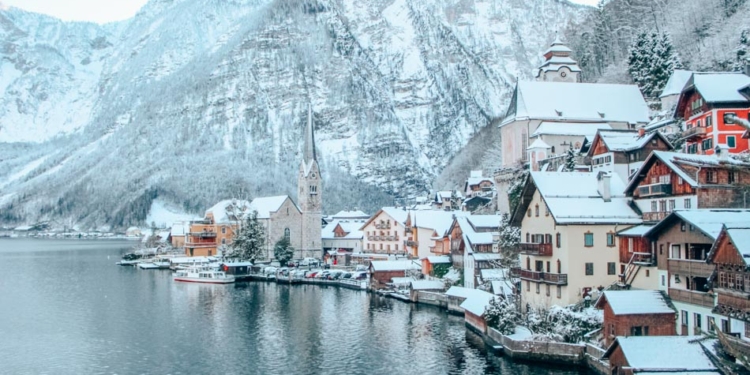 Власть австрийской деревни-прототипа мультфильма «Ледяное сердце» просит туристов не приезжать