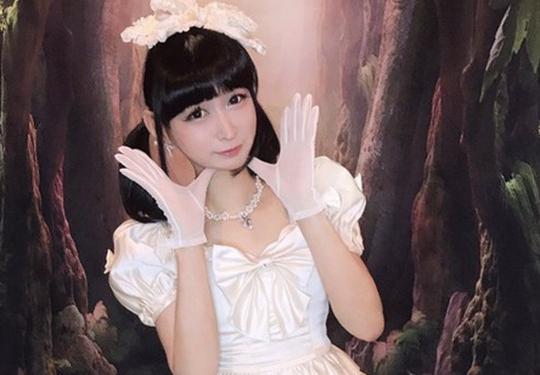 “А девкой был бы краше”. Известная японская школьница оказалась женатым мужчиной (ФОТО, ВИДЕО)