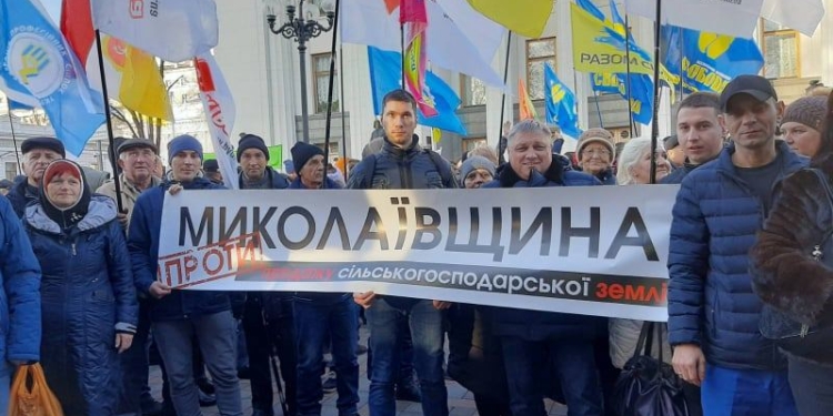 “Вы это даром получили, а теперь хотите даром продать”, – лидер николаевской “Батькивщины” о продаже земли