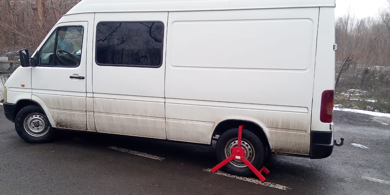 Украинец пытался ввезти из Венгрии 257 дорогих смартфонов под обшивкой авто (ФОТО, ВИДЕО)