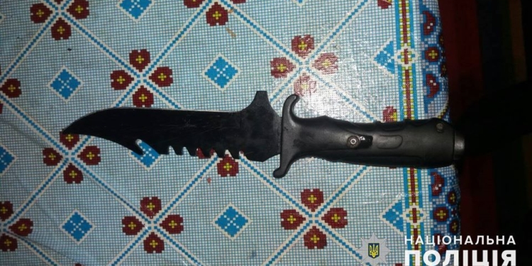 На Николаевщине рецидивист с ножом  ограбил сельский магазин –  на выручку купил себе еды