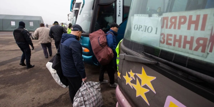 Украина в рамках обмена отдала 15 обычных уголовников (ВИДЕО)