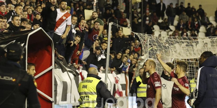 Фаны «Райо Вальекано» провели новую акцию против украинца Зозули (ВИДЕО)