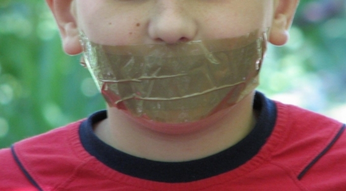 Год условно: суд вынес наказание воспитательнице детсада на Николаевщине, которая заклеивала детям рот скотчем