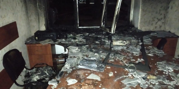 В Херсоне неизвестные сожгли офис партии Шария (ФОТО)