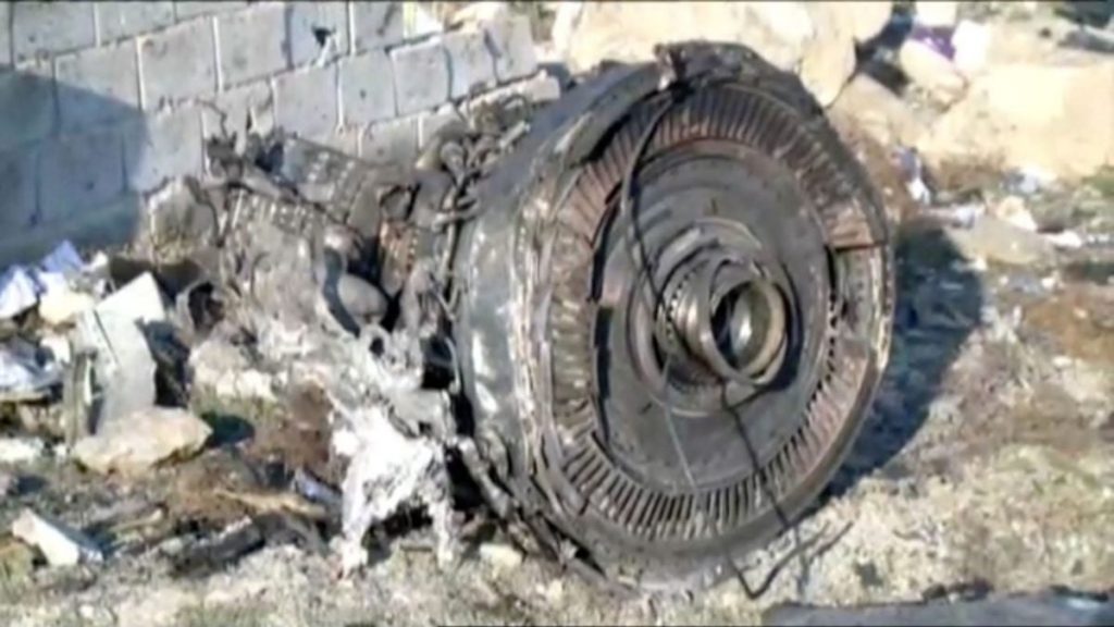 Иран официально пообещал в ближайшие дни отправить во Францию "черные ящики" сбитого самолета МАУ 1