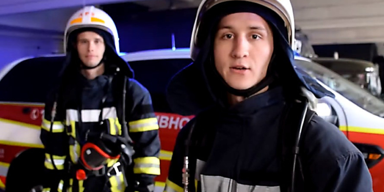 Николаевские спасатели ответили на вызов и приняли участие в международном челлендже (ВИДЕО)