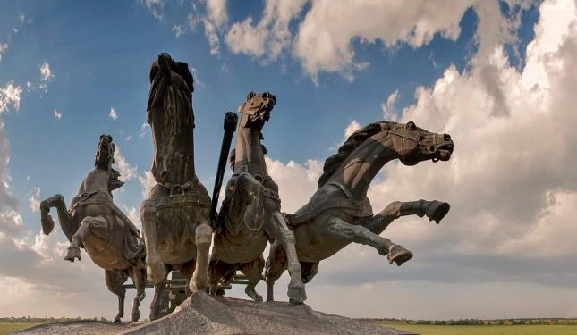 Решилась судьба каховской “Тачанки” – памятник сносить не будут