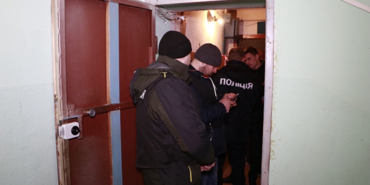 В Киеве хозяйка квартиры, которую сдавала посуточно, нашла в шкафу тела двух девушек (ФОТО, ВИДЕО)