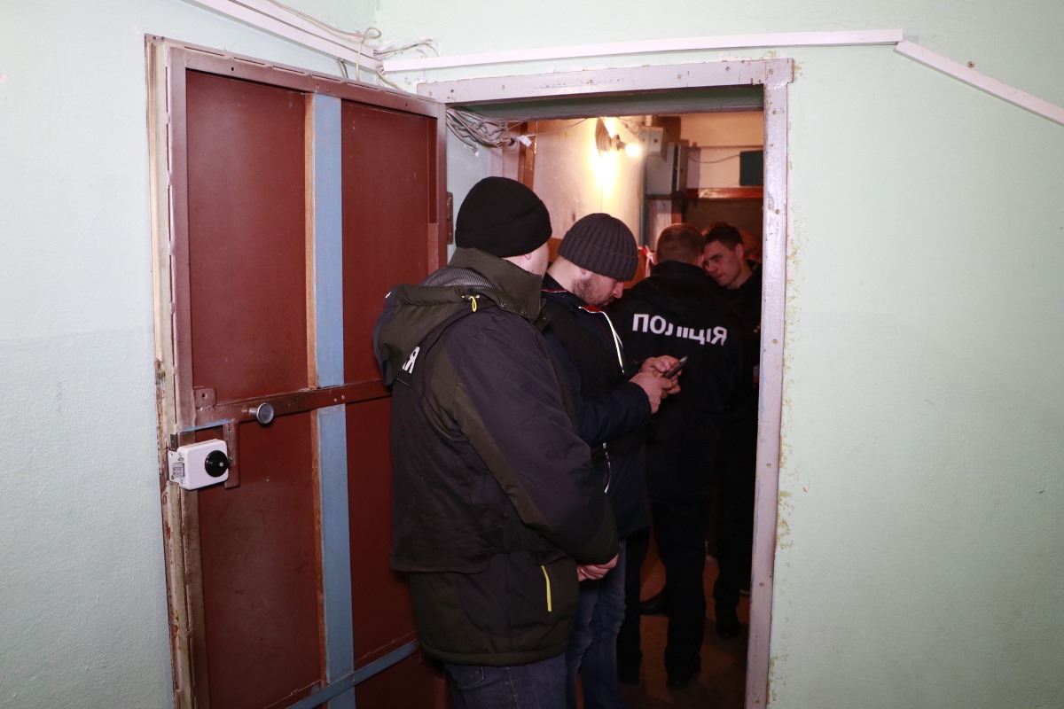В Киеве хозяйка квартиры, которую сдавала посуточно, нашла в шкафу тела двух девушек (ФОТО, ВИДЕО)