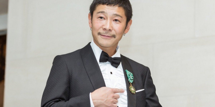 Японский миллиардер раздаст подписчикам $9 миллионов. Хочет проверить, станут ли люди счастливее