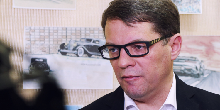 Звільнений з російського полону Роман Сущенко презентував у Миколаєві виставку з робіт, написаних за ґратами (ФОТО, ВІДЕО)