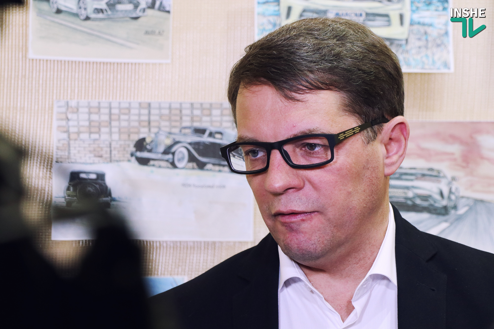 Звільнений з російського полону Роман Сущенко презентував у Миколаєві виставку з робіт, написаних за ґратами (ФОТО, ВІДЕО)