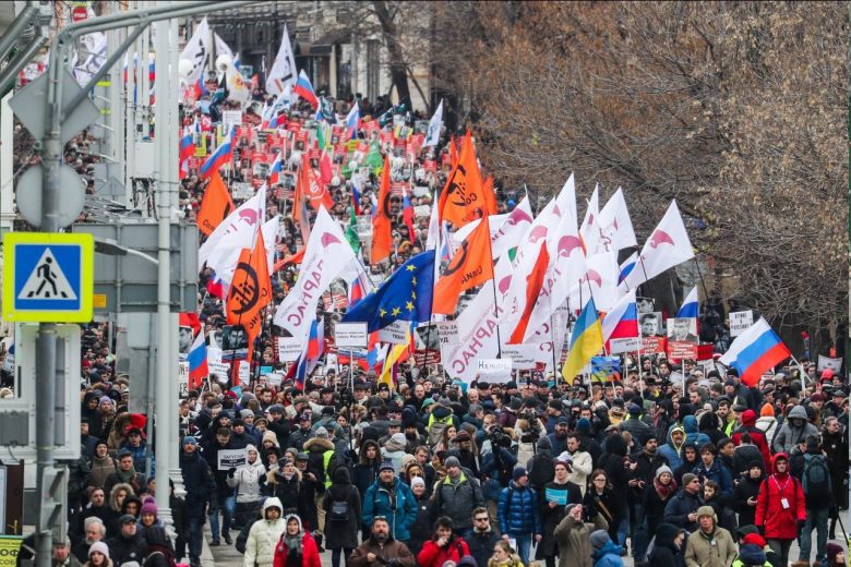 В Москве тысячи людей вышли на марш памяти Бориса Немцова (ВИДЕО) 1